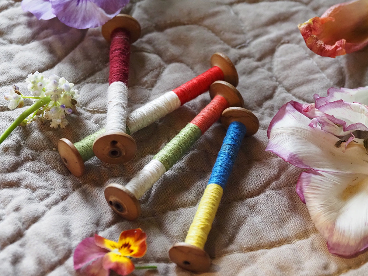 Vieille petite bobine de fil C