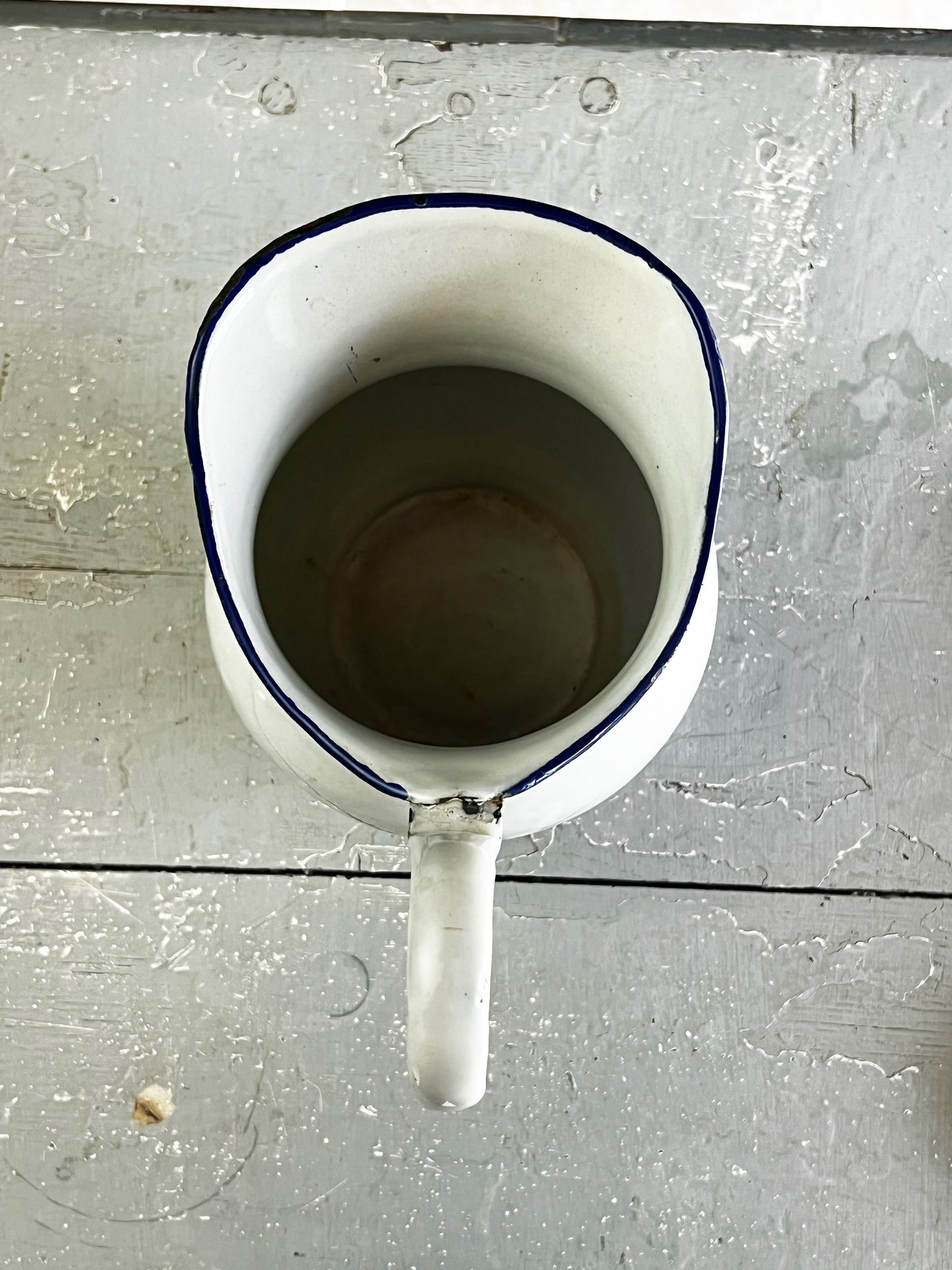 Pichet broc ancien emaillé