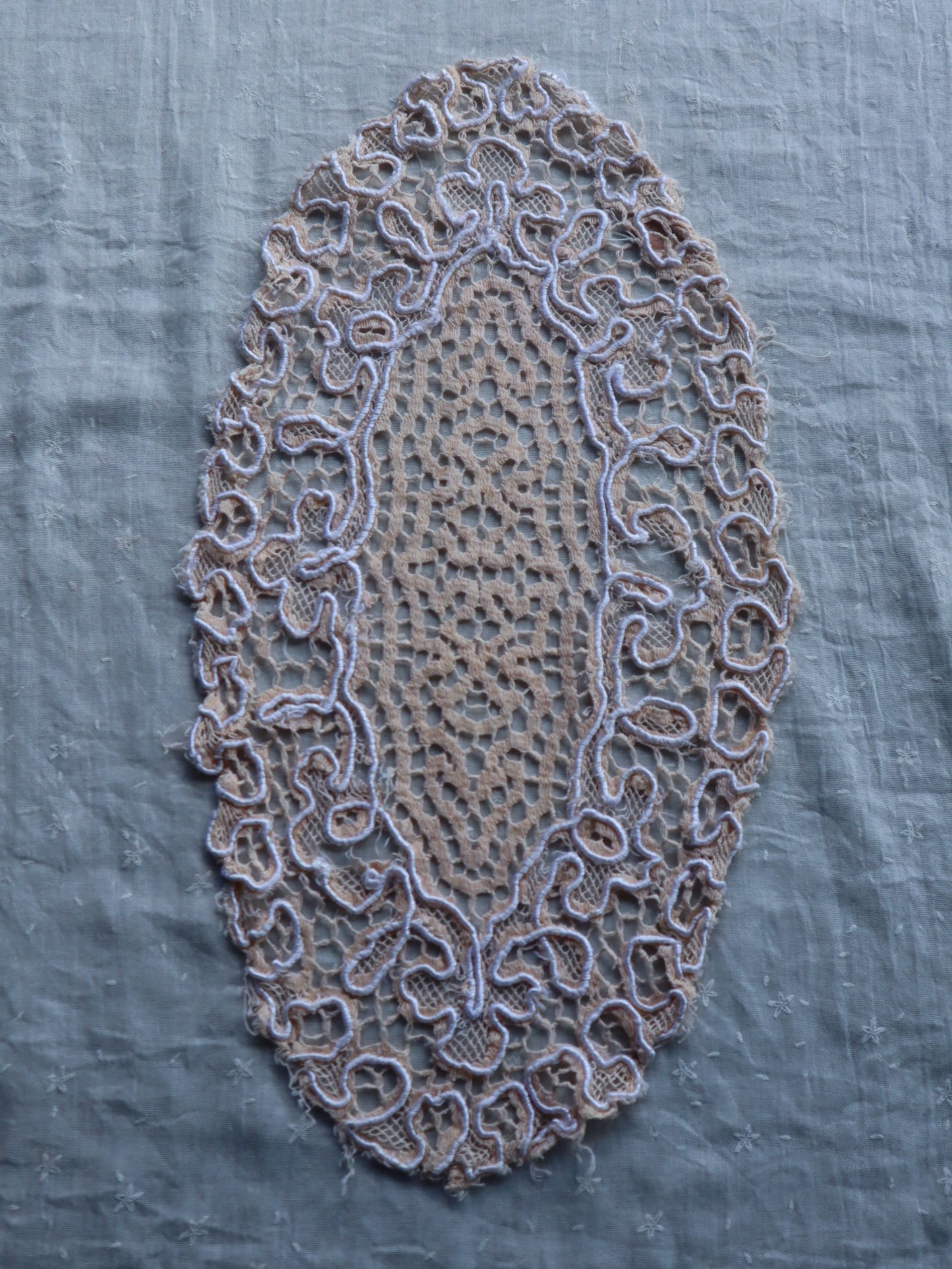 Dentelle ancienne 225