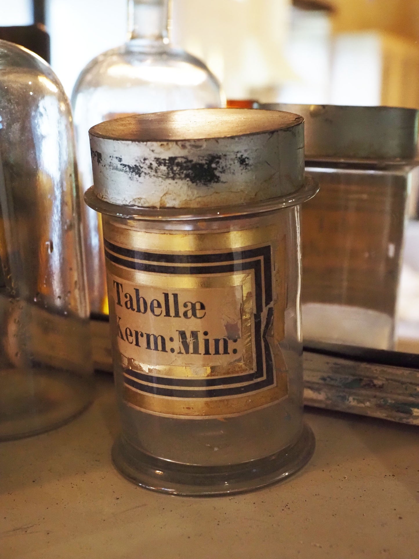 Flacons de médicament ancien B