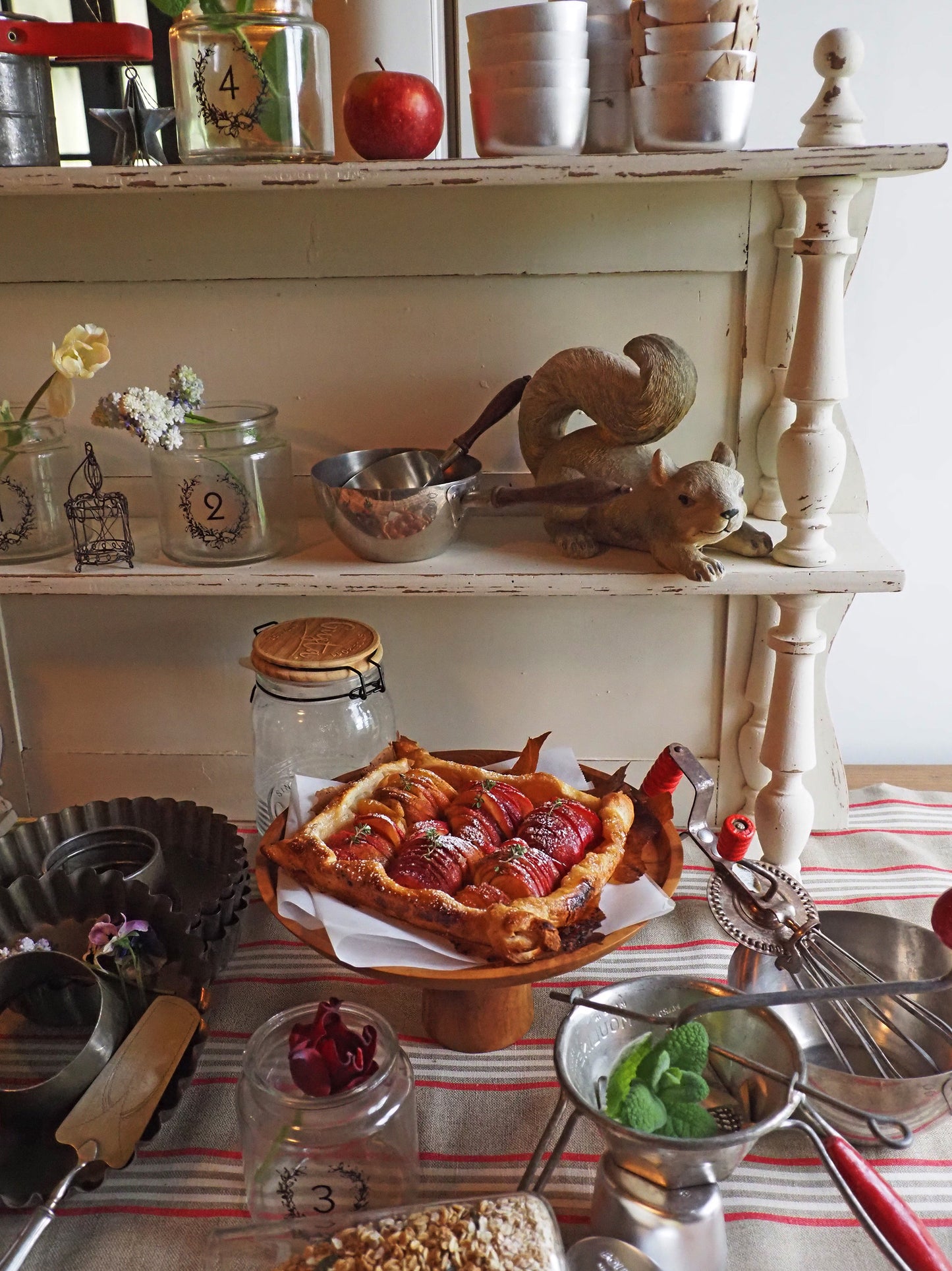 Vieille figurine d'écureuil