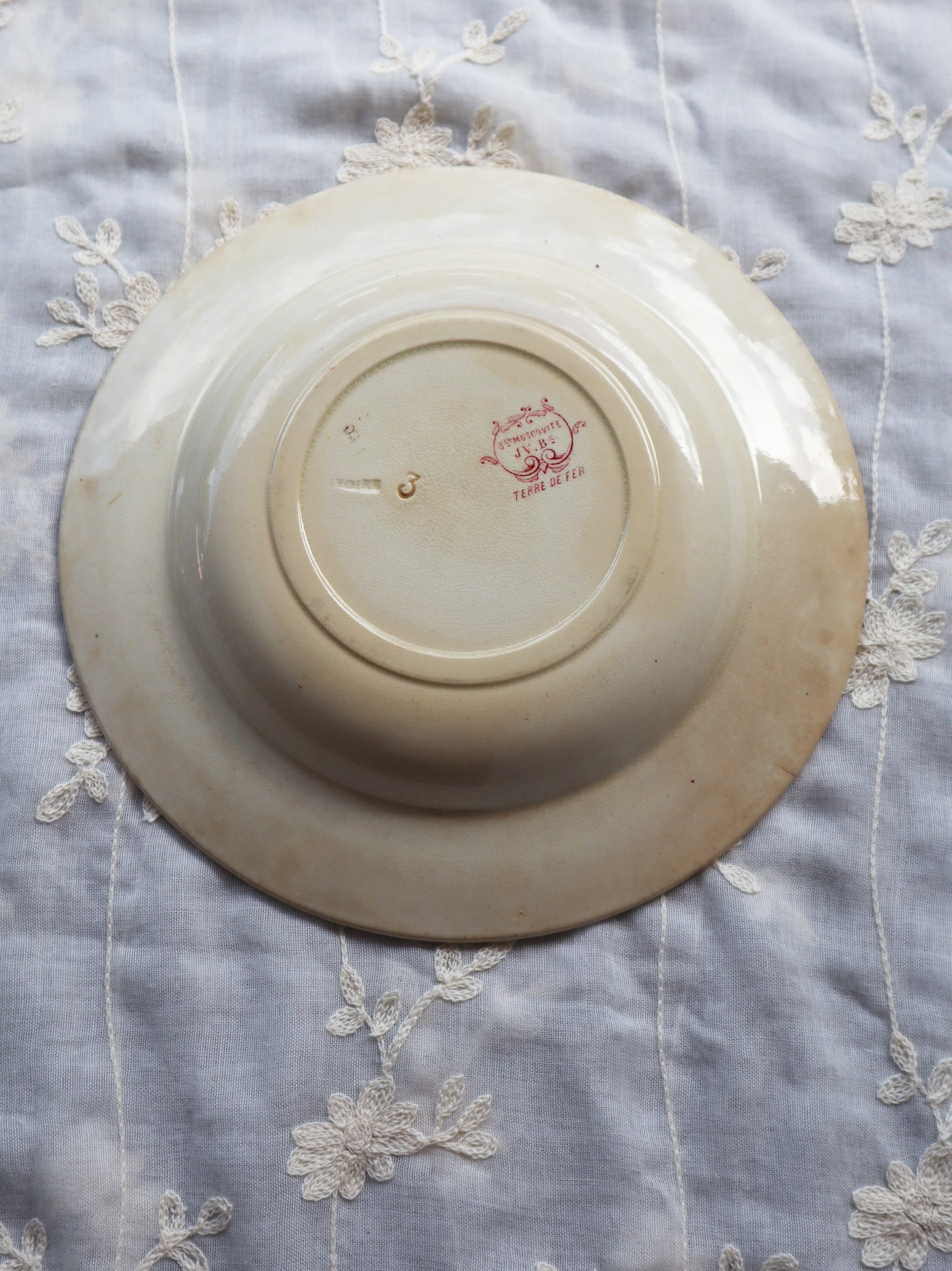 Terre de Fer JB.V assiette creuse F – Les Bleuets