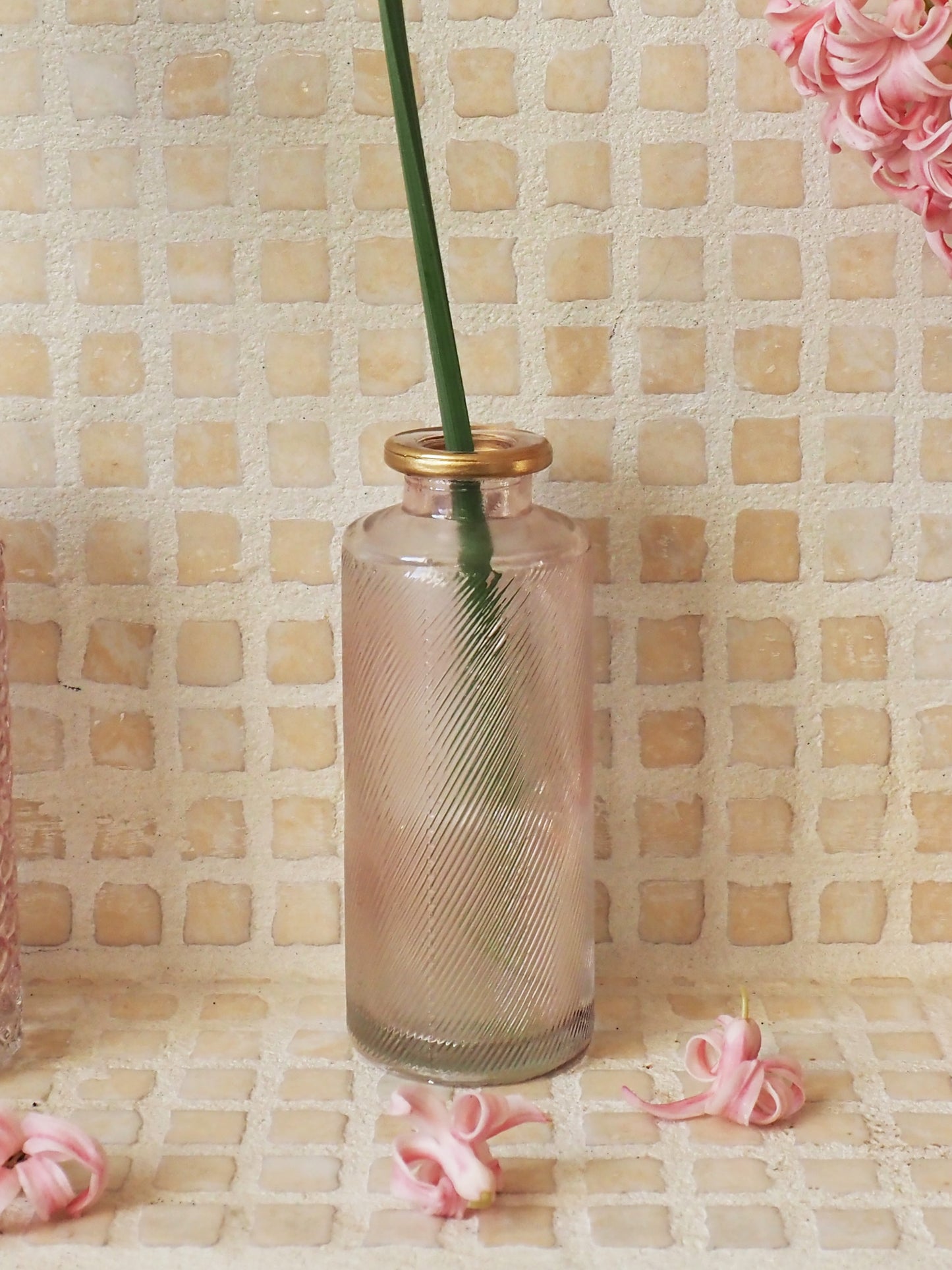 Vase de fleur ligne diagonale rose